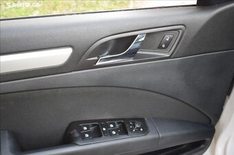 Škoda Superb 2,0 TDI AMBITION/MANUÁL/NAVI/ - 12