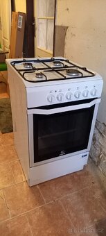 Kombinovaný sporák Indesit - 12