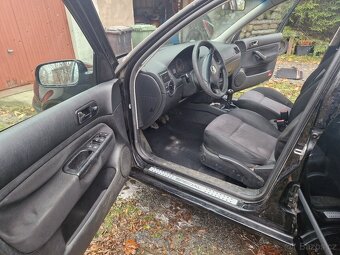 VW Golf 1,6 77kw - 12