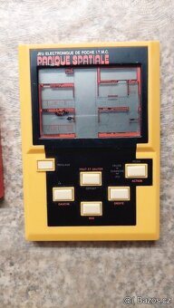Kapesní digitální hra - 12