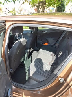 Opel Astra k - 12