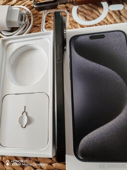 iPhone 15 Pro Max 256GB Black Titanium ZAMLUVENO - 12