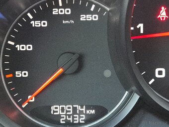 Porsche Cayenne 3.0D 193kw 1.majitel rok 2016 - 12