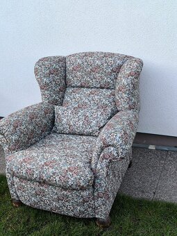 Prodám starožitné křeslo Ušák - 12