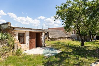Prodej historické usedlosti, o velikosti 200 m2, na pozemku  - 12