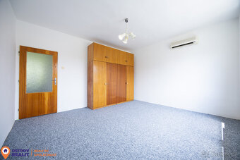 Pronájem prostorného bytu 2+1 s jídelnou a balkonem, 82 m²,  - 12