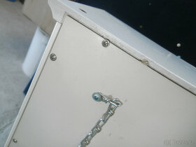 Skříňka závěsná za 300 kč - 12