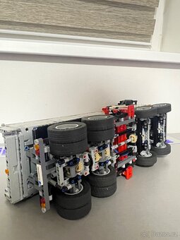 Lego TECHNIC 42043 Mercedes-Benz Arocs 3245 - 12