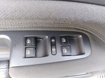 VOLKSWAGEN TOUAREG 3.0 TDI DSG DPH,ČR,NAVI, 176kW - 12