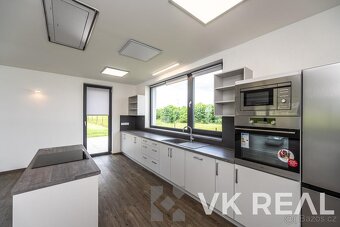 Pronájem RD 4+kk+pracovna a 2xšatna, cca 200m2, pozemek cca  - 12