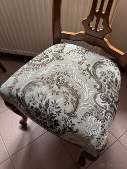 Rozkládací jídelní stůl se 6 židlemi - 12