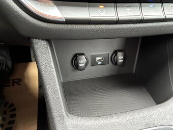 Hyundai i30 HB 1.5DPI 81kW TAŽNÉ ČR 1MAJITEL ZÁRUKA - 12