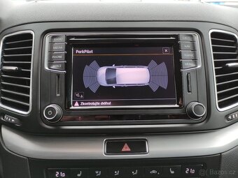 VW Sharan TDi DSG XENON NAVI VYHŘ.SEDAČKY TAŽNÉ - 12