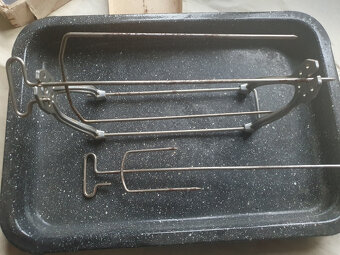 Kuchyňské síta , nůžky , lis na vařené brambory - 12