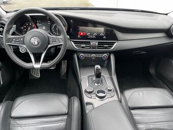 Alfa Romeo Giulia,  2,0 Q4 Veloce TOPstav, s.kniha - 12