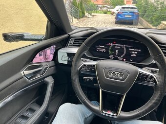 Audi e-tron 55 - 12