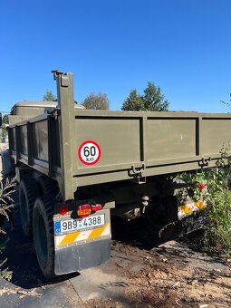 Praga V3S - 12
