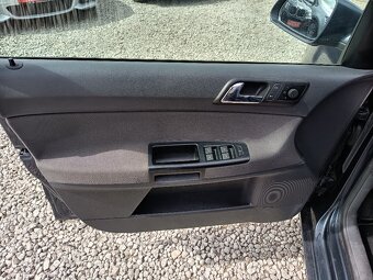 VOLKSWAGEN Polo 1,6i 16V Trendline Plus 77kw - 12
