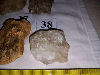 S92 Sbírka 38 ks minerálů, hornin a zkamenělin - 12