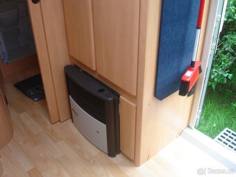 HOBBY 460 DE LUXE , předstan, držák kol - 12