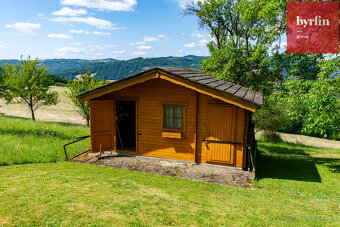 Exkluzivní nabídka bydlení – Dřevěná roubenka s historickým  - 12