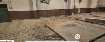 Pronájem haly cca 810m2 včetně kanceláří u metra Hůrka Praha - 12