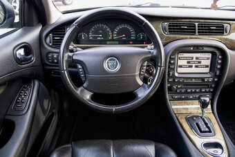 Jaguar S-Type 4.2 V8 Executive - 12