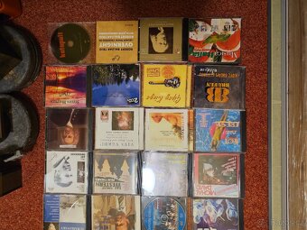 Stojan na 80ks CD SKYDISC s osvětlením na baterie+CD+DVD - 12