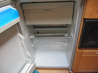 Prodám karavan Hobby 540 ufe,r.v.2002 + mover + předstan. - 12