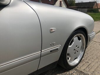 Mercedes Benz W210 E420 V8 - 12