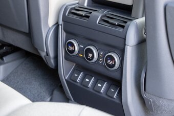 Land Rover Defender - 12