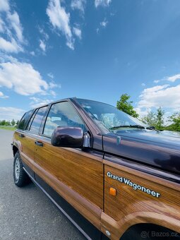 Jeep Wagoneer V8 - 12