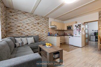 Prodej rodinného domu 4+kk, vejminek 1+kk, pozemek 838m2, k. - 12