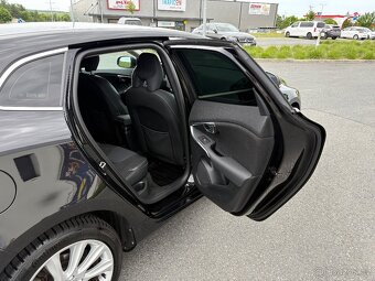 Volvo V40 D4 AUT/Polestar - 147 kW/servis. kn./v ČR-1. maj. - 12