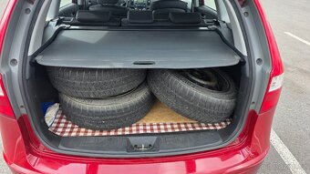 Hyundai i30 kombi 1,4i 2012 - 12