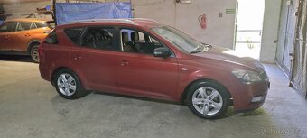 Kia Ceed - 12