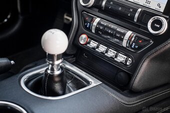 Ford Mustang 5.0L V8 US Bullitt - 12