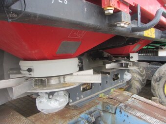 Rozmetadlo průmyslových hnojiv KVERNELAND - 12