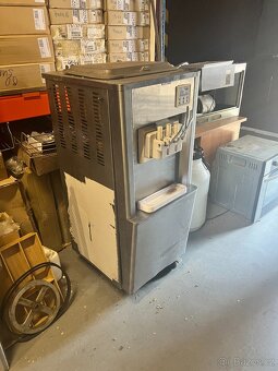 Zmrzlinový stánek - 12