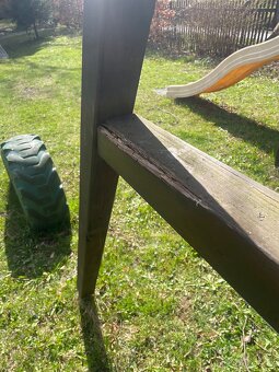 Dětské hřiště klouzačka, houpačka a stříška - 12