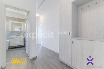 Prodej bytu 2+kk 65 m2 s vlastní zahradou 126 m2 a dvěmi stá - 12