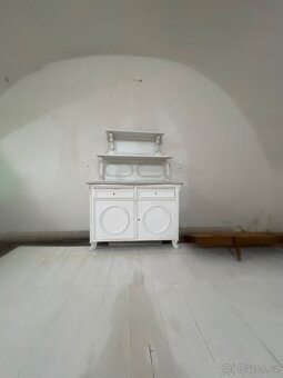 Historická repasovaná komoda s nádstavcem - 12