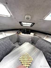 Bayliner 2655, 5.0 V8 mercruiser, nový motor, po renovaci - 12