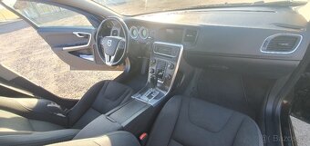 VOLVO V60 2.0 D3 5V 120KW MOMENTUM - 12