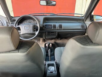 Ford Tempo coupe - 12