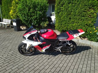 Yamaha YZF R1 - 12