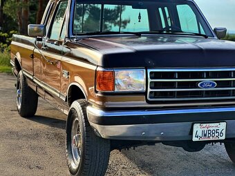 1989 Ford F-250 7.5 V8 XLT | 4x4 | MANUAL | HARDTOP - 12