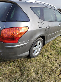 Peugeot 407 SW - 12