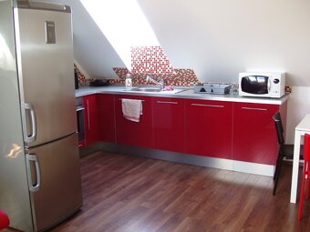 Moderní byt 3+kk 72 m² s balkonem a park.stáním, Mukařov - 12
