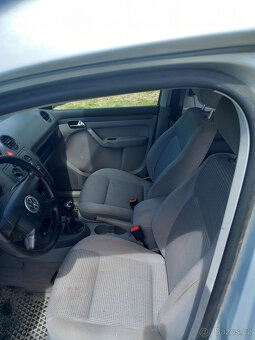 CADDY 1.6 Mpi 75kW LIFE 5 míst - 12
